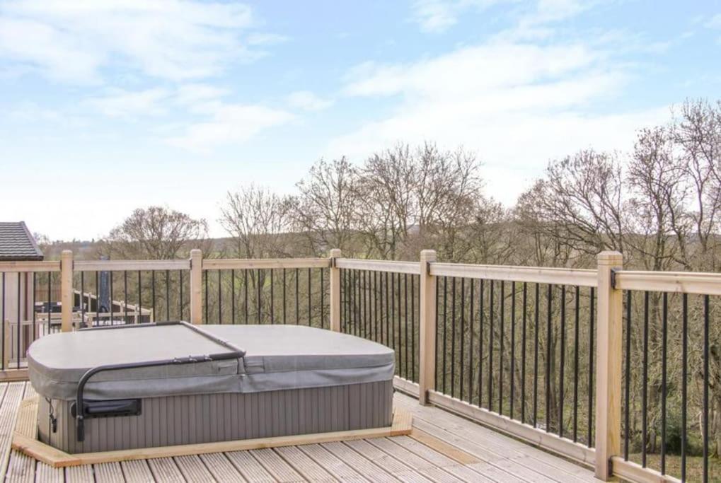 Fabulous Detached Lodge With Hot Tub Two Nights Minimum Stay Bridgnorth Kültér fotó